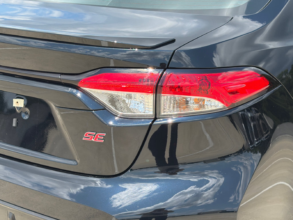 Used 2025 Toyota Corolla SE w/ SE Premium Package FWD image 5