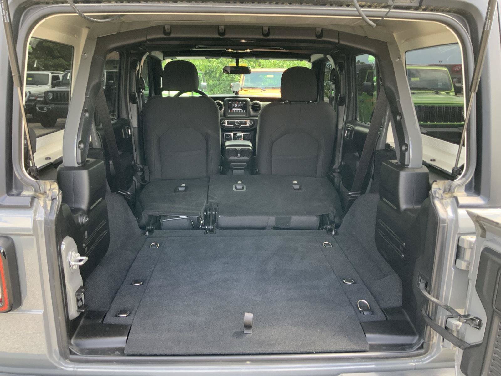 Used 2022 Jeep Wrangler Unlimited Sport AWD/4WD image 12