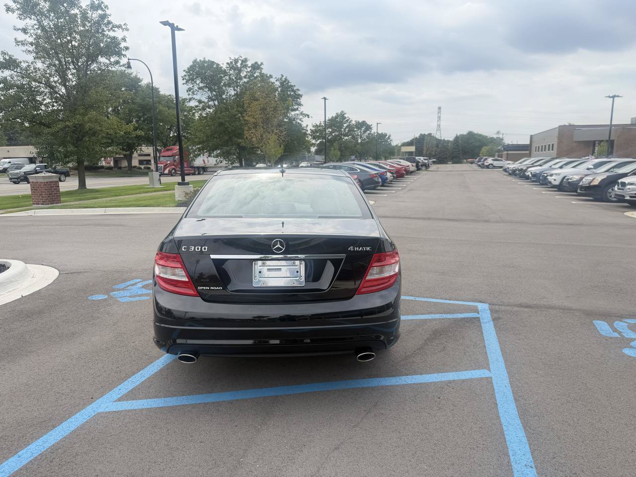 Used 2011 Mercedes-Benz C 300 4MATIC Sedan image 6