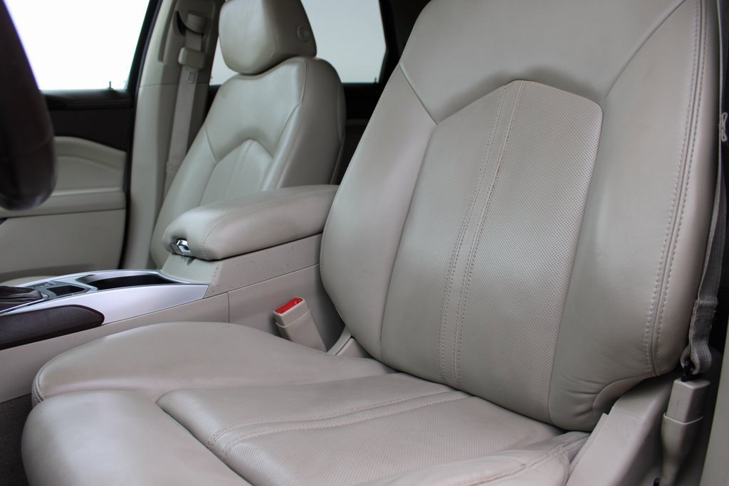 Used 2015 Cadillac SRX Luxury w/ Driver Awareness Package image 11