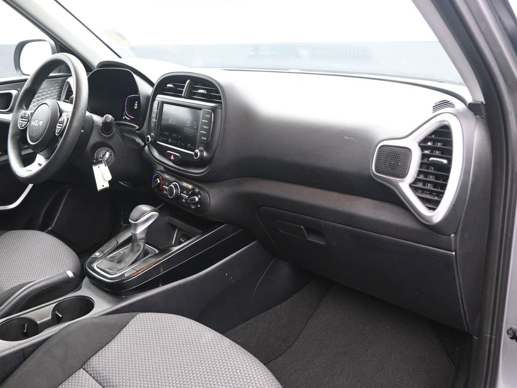 Used 2025 Kia Soul LX w/ LX Technology Package image 15