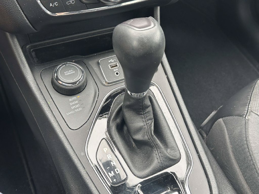 Used 2020 Jeep Cherokee Limited AWD/4WD image 29