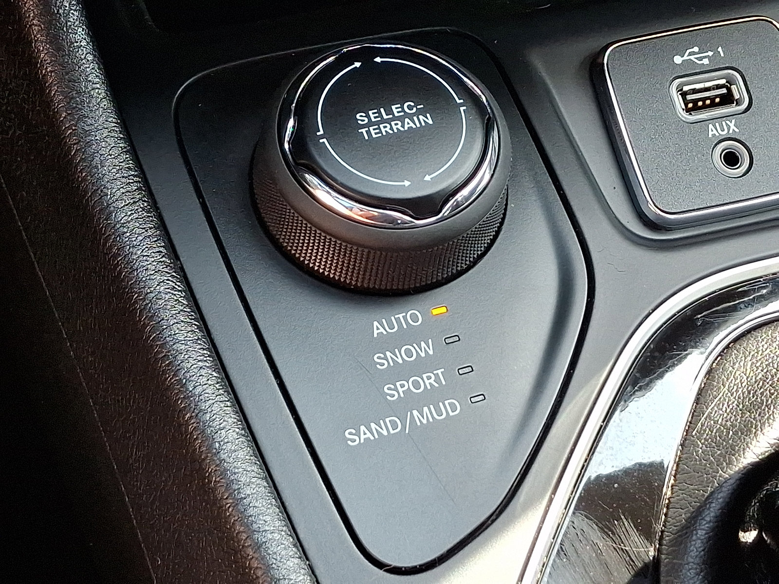 Certified 2020 Jeep Cherokee Latitude Plus AWD/4WD image 22