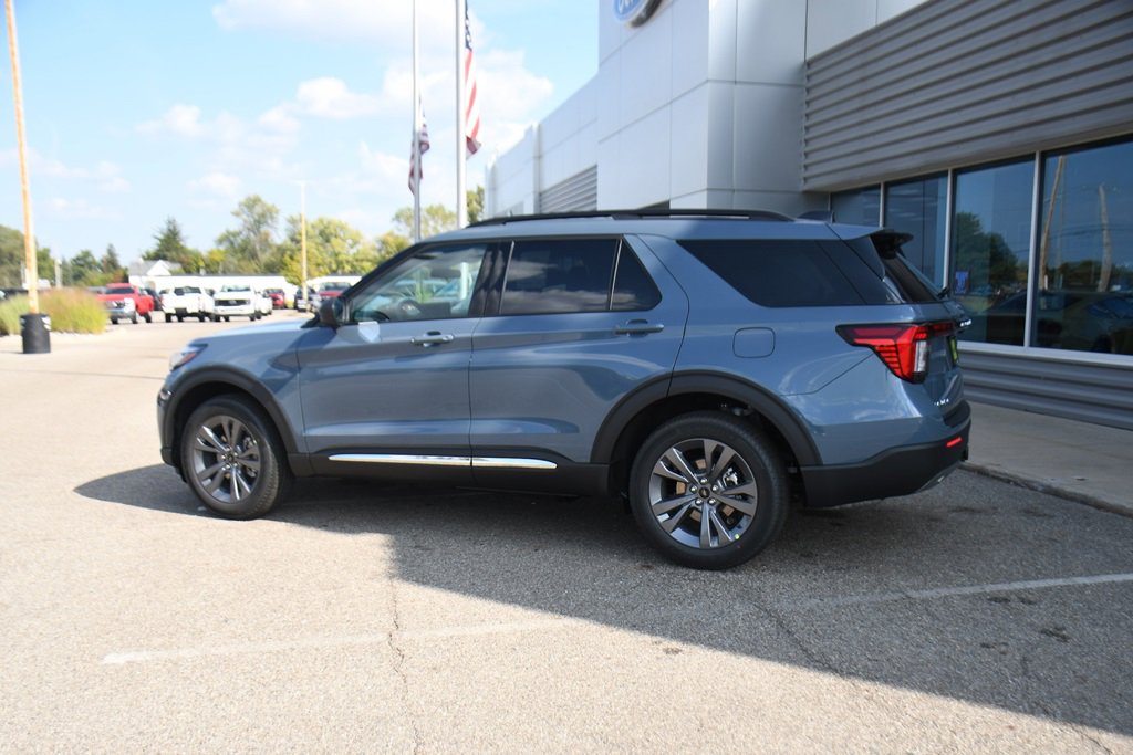 Used 2025 Ford Explorer Active w/ Active Comfort Package image 3