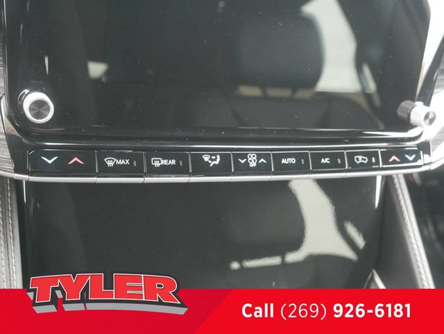 Used 2022 Jeep Wagoneer Series III w/ Premium Group I AWD/4WD image 29