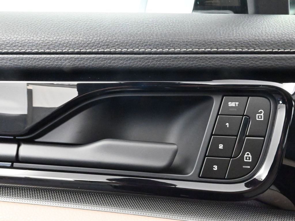 Certified 2026 Porsche Panamera image 17