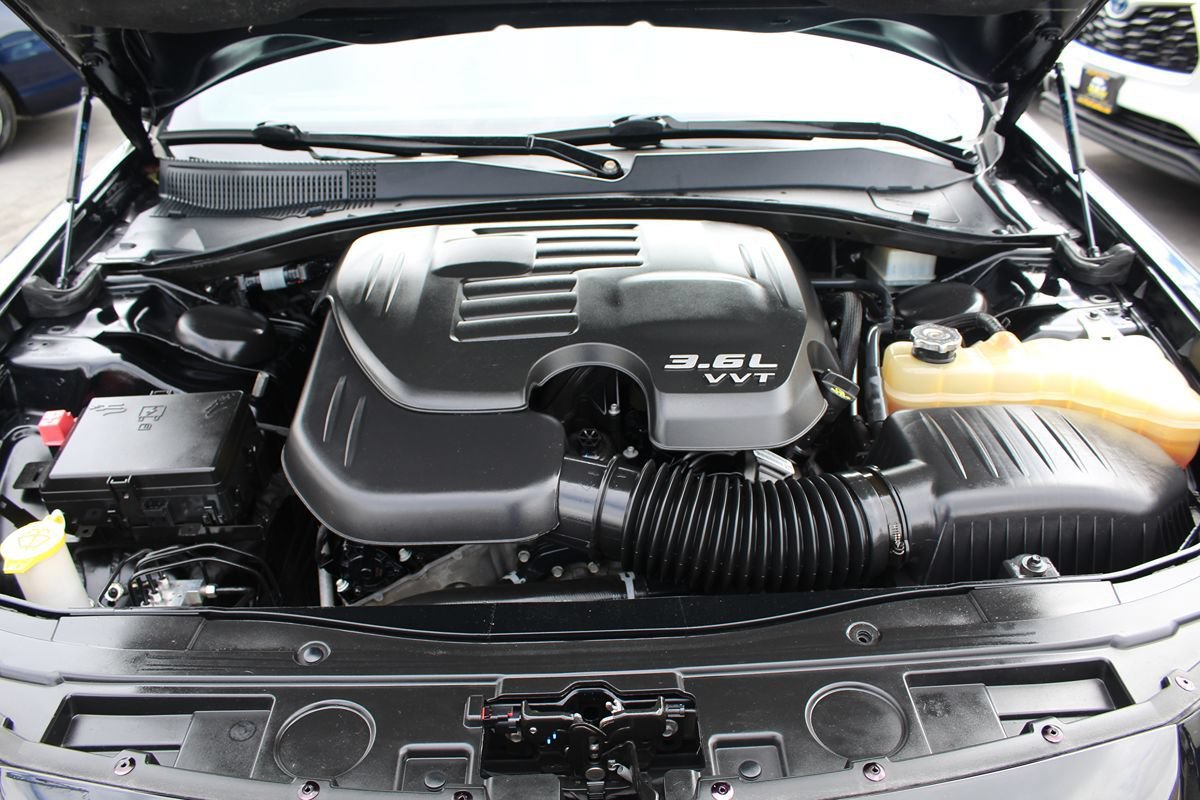Used 2019 Chrysler 300 S AWD/4WD image 31