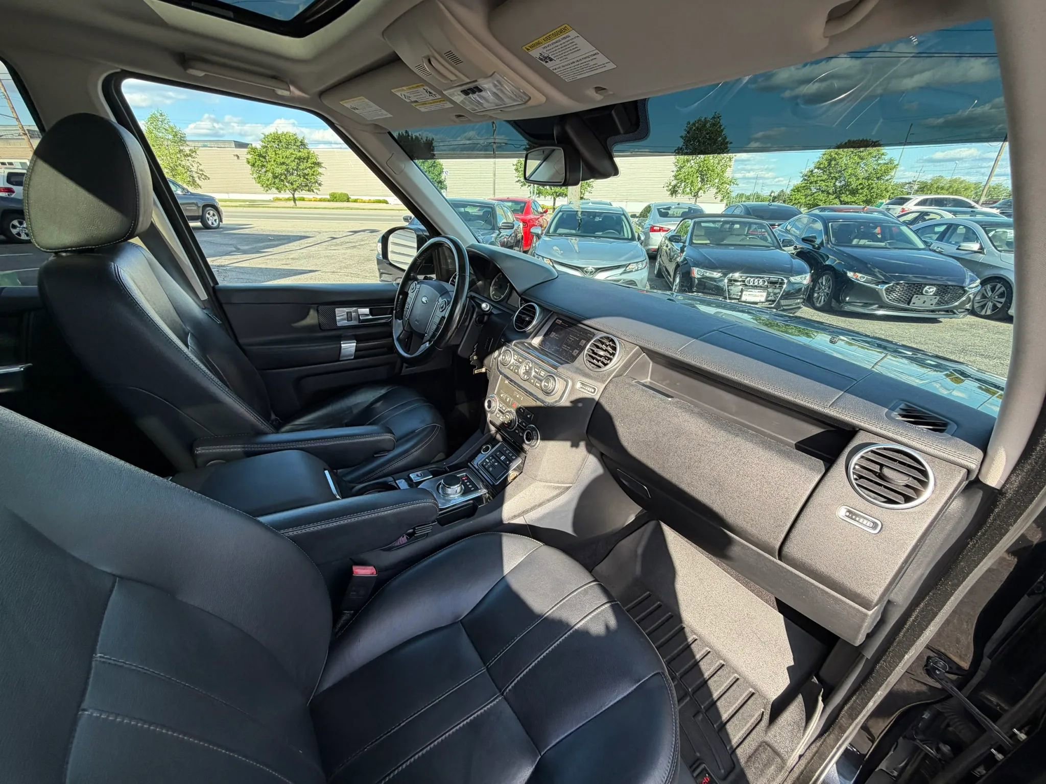 Used 2016 Land Rover LR4 HSE Silver Edition AWD/4WD image 38