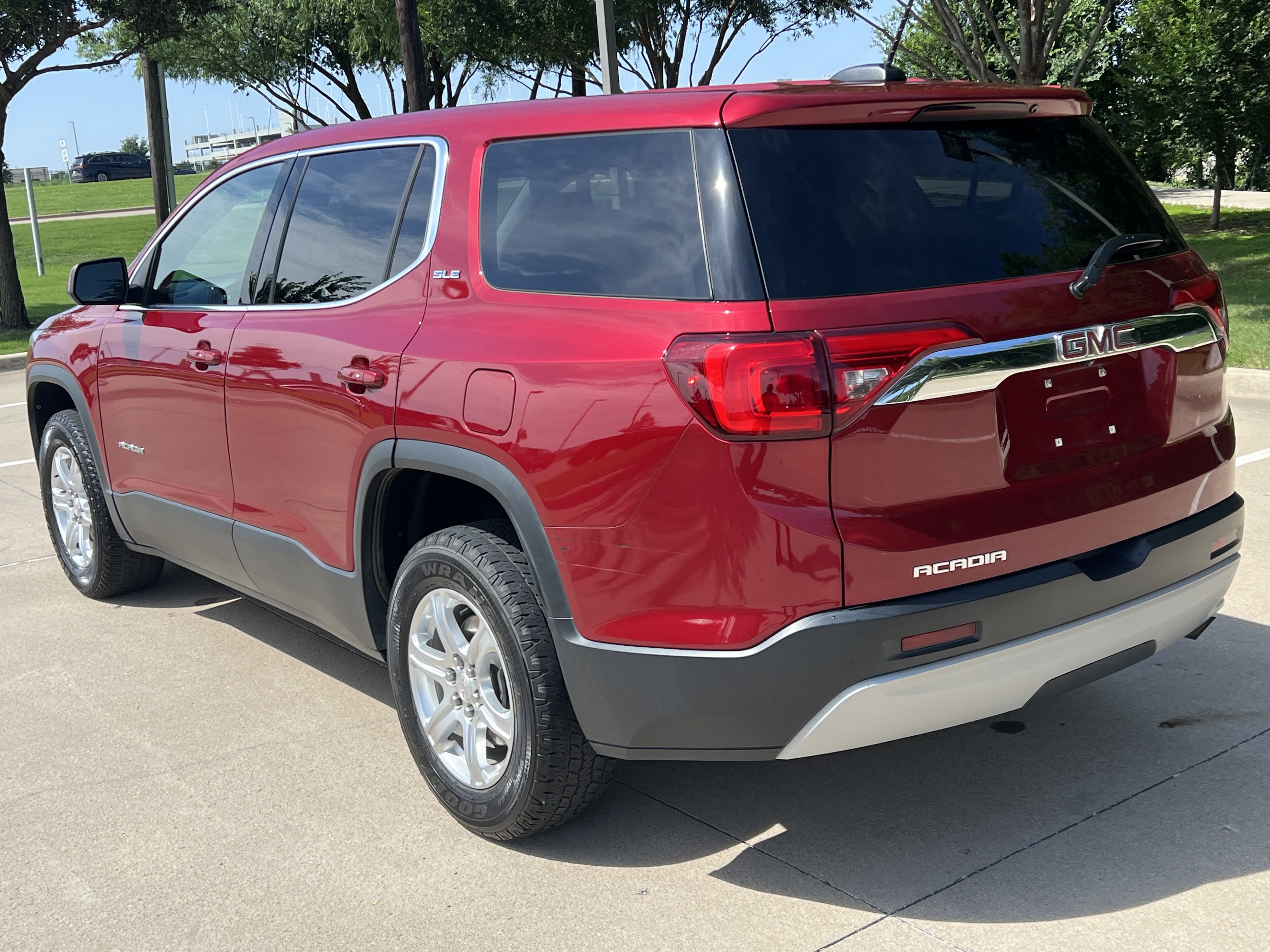 Used 2019 GMC Acadia SLE FWD image 8