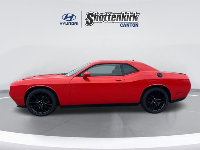 Used 2018 Dodge Challenger SXT w/ Blacktop Package image 8