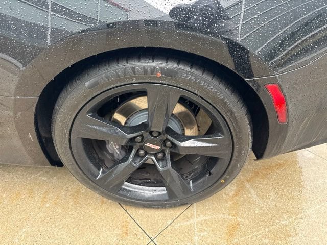 Used 2018 Chevrolet Camaro SS w/ LPO RS/SS Interior Package RWD image 11