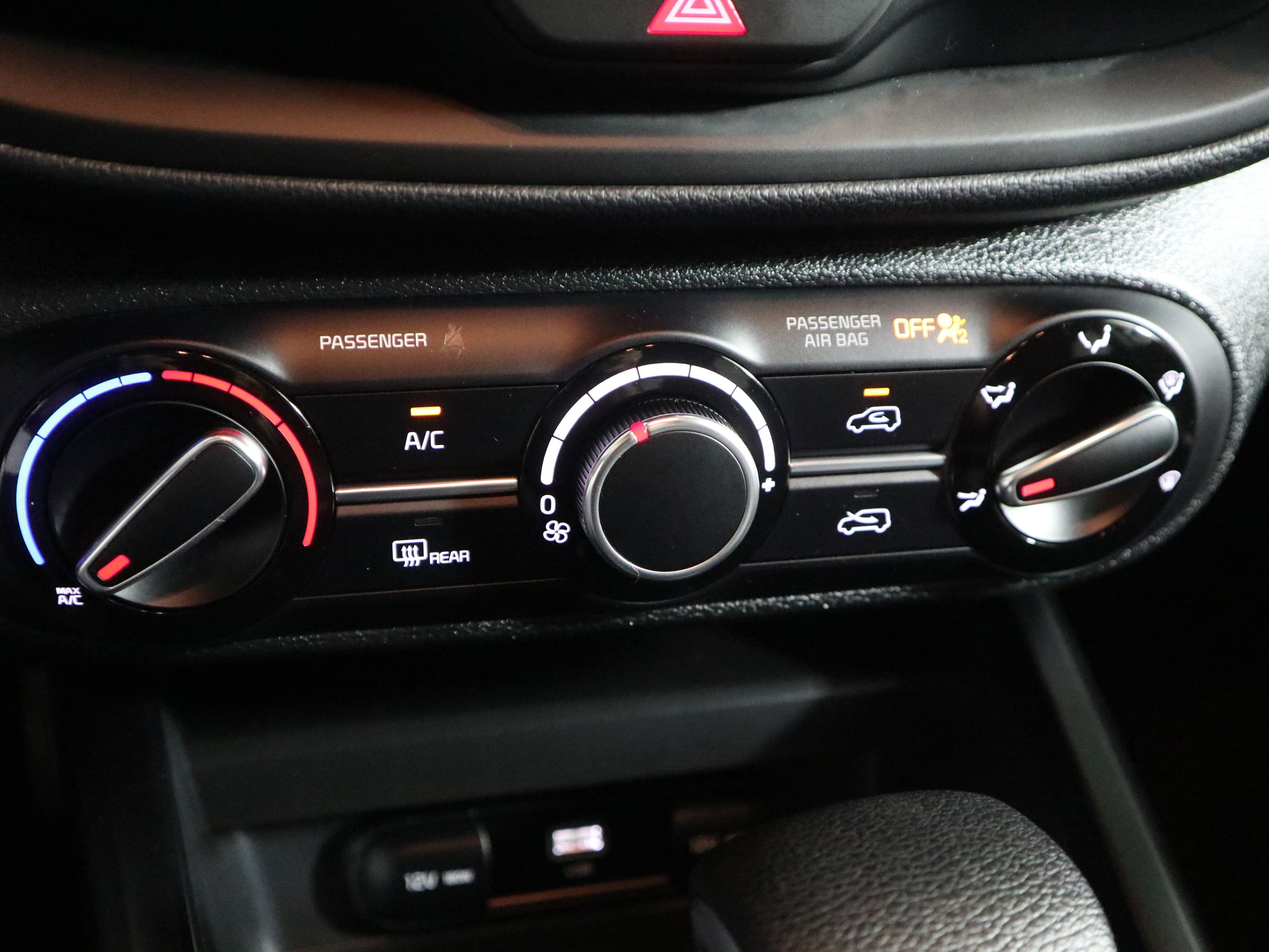 Used 2025 Kia Soul LX w/ LX Technology Package FWD image 31