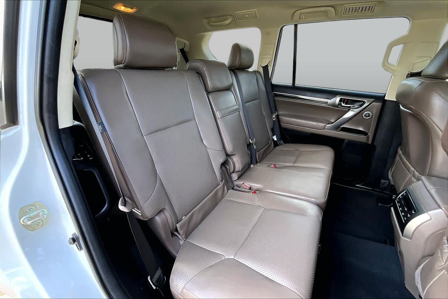 Used 2023 Lexus GX 460 Luxury w/ Accessory Package AWD/4WD image 20