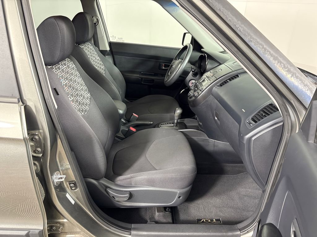 Used 2010 Kia Soul + FWD image 6