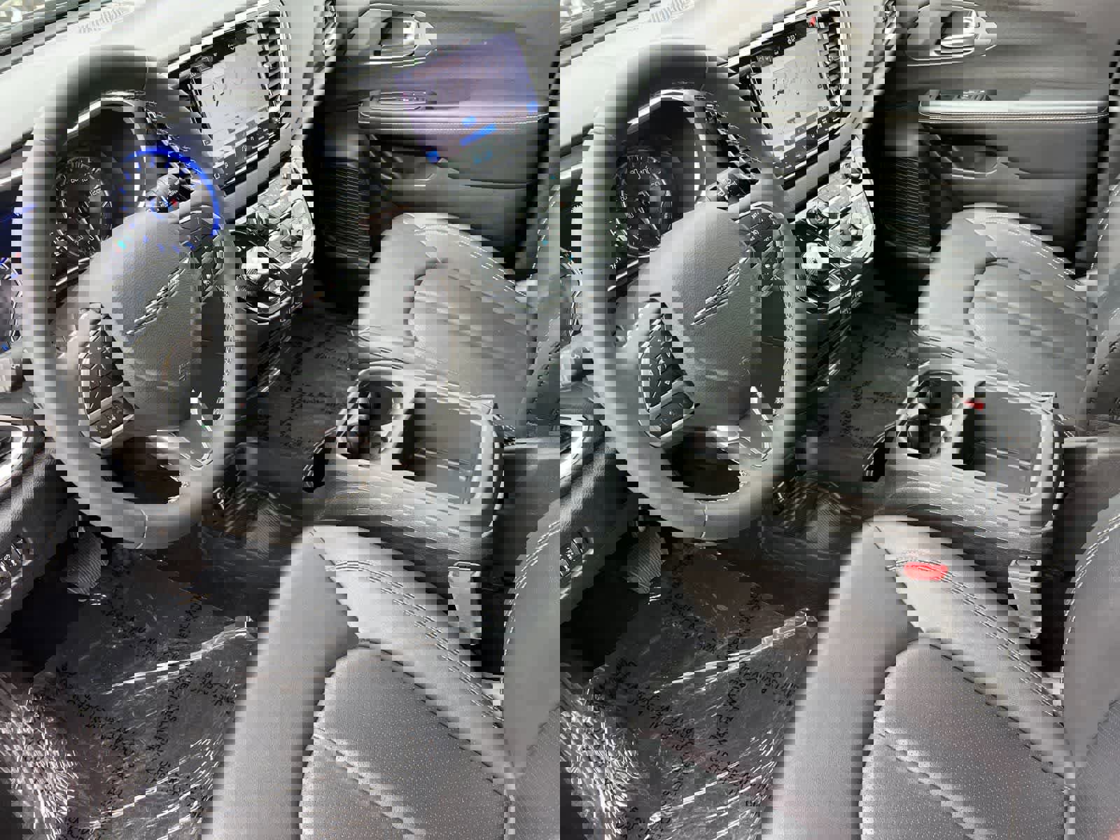 Used 2025 Chrysler Pacifica Select image 12