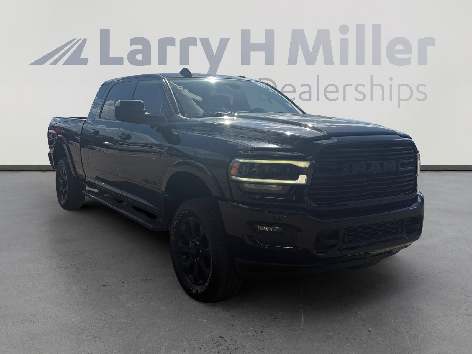 Used 2019 RAM 3500 Laramie w/ Black Appearance Package AWD/4WD image 7