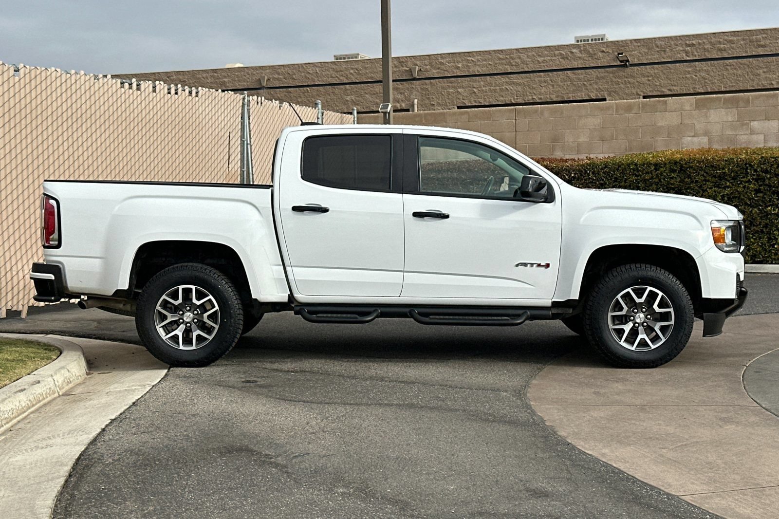 Used 2022 GMC Canyon AT4 w/ Driver Alert Package AWD/4WD image 3