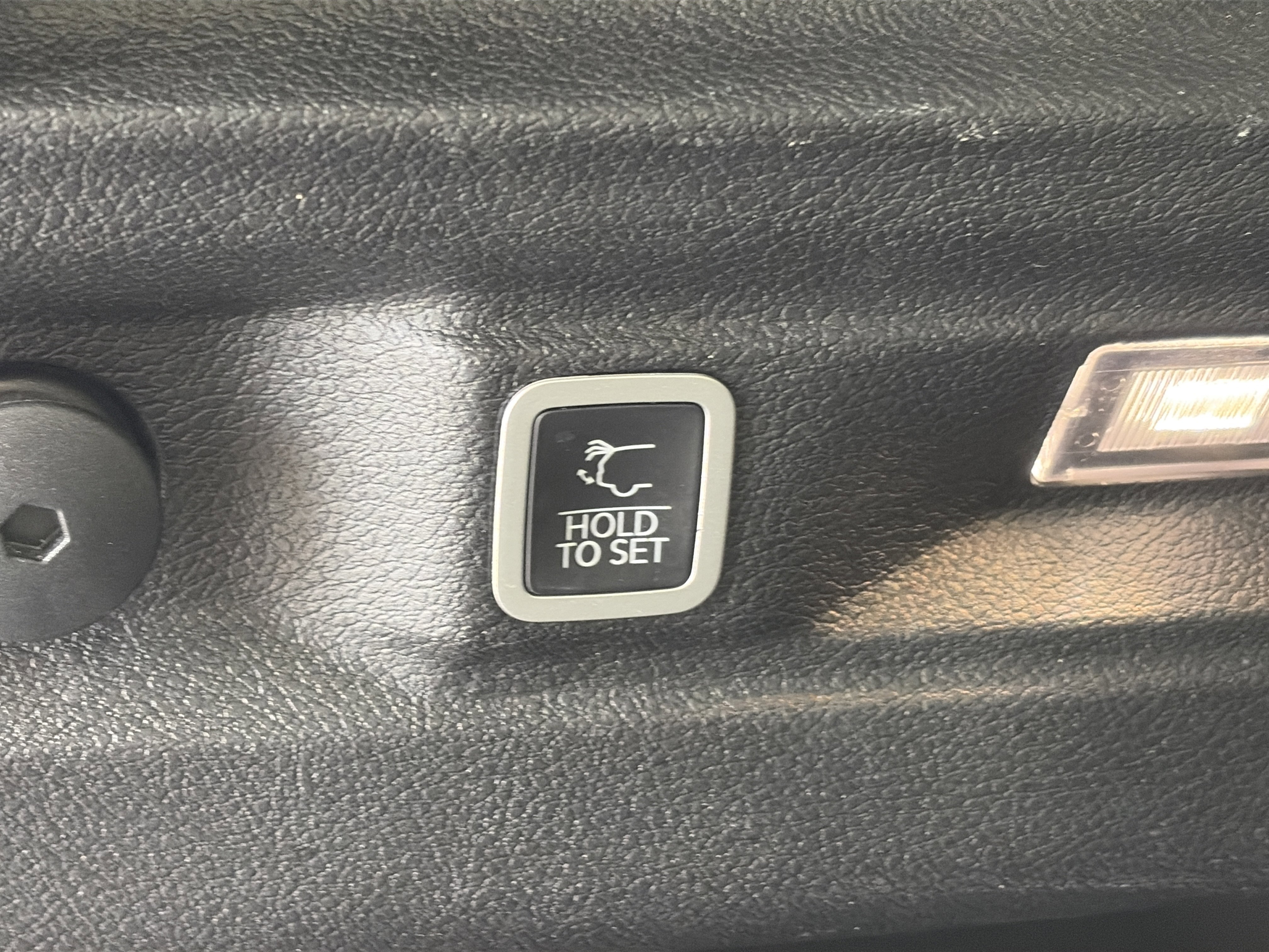 Used 2023 Jeep Grand Cherokee L Limited w/ Trailer Tow Group (B) image 17