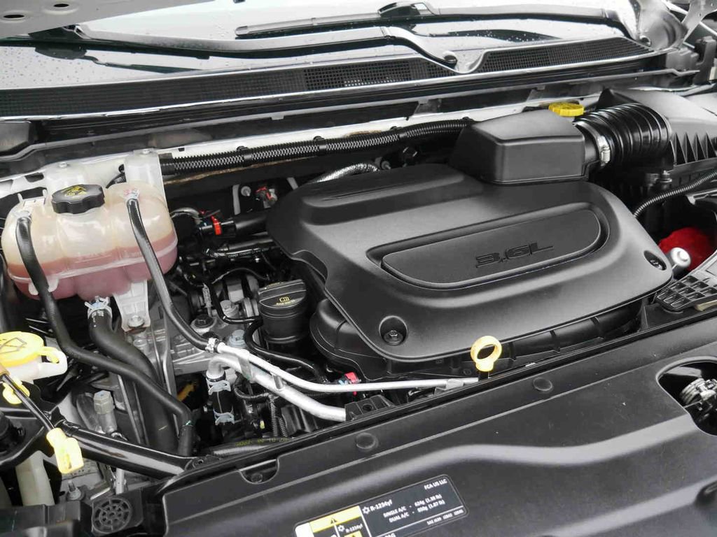 Used 2020 Chrysler Voyager LX image 12