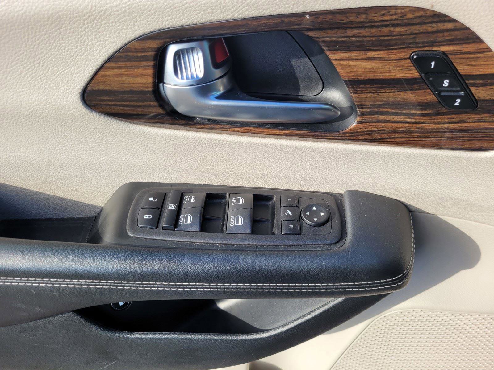 Used 2023 Chrysler Pacifica Limited image 26