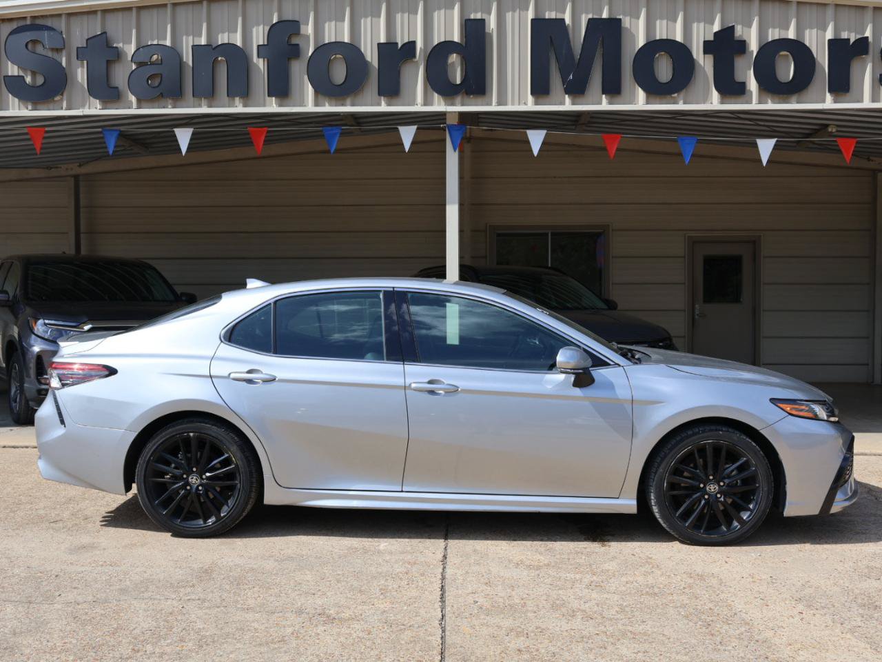 Used 2024 Toyota Camry XSE FWD image 2
