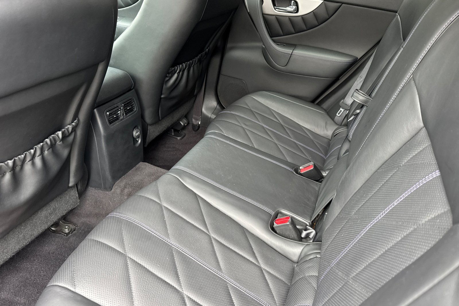 Used 2017 INFINITI QX70 2WD w/ Premium Package image 12
