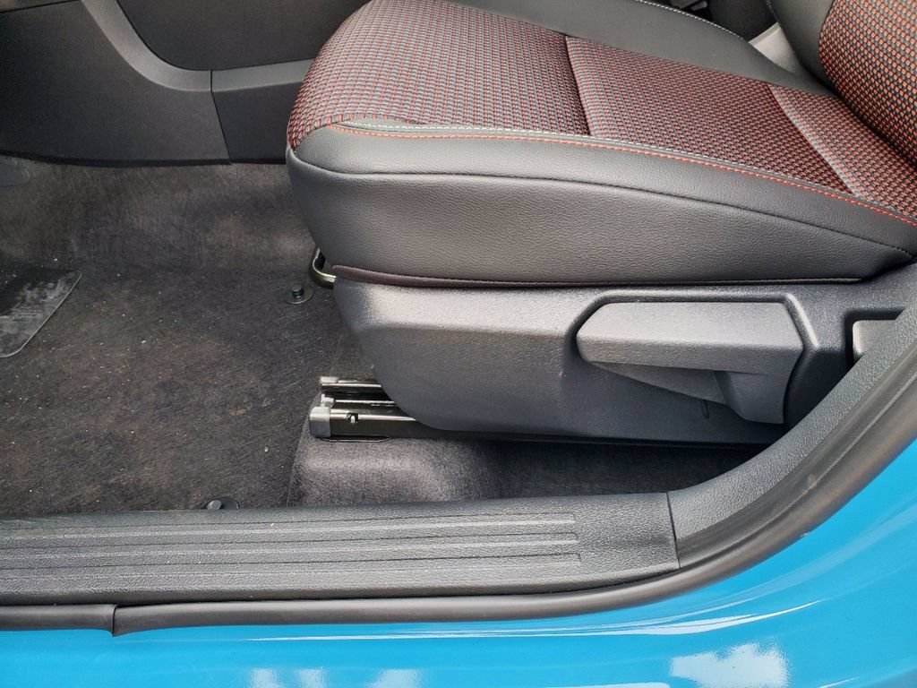 New 2026 Nissan Kicks SR w/ SR Premium Package FWD image 18