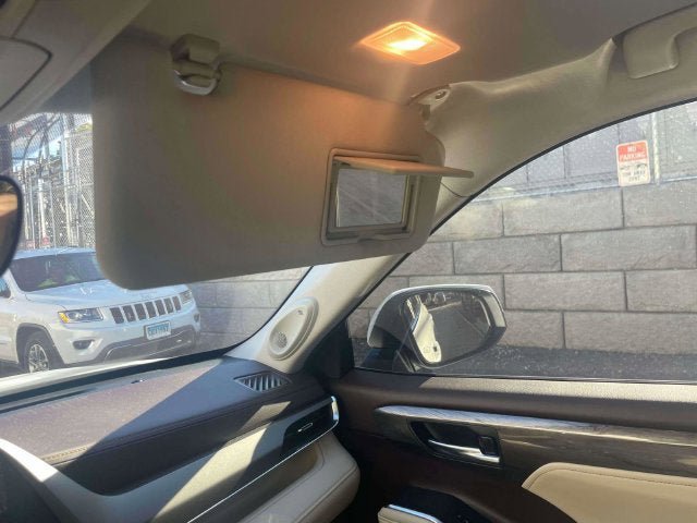 Used 2022 Toyota Highlander Limited AWD/4WD image 33