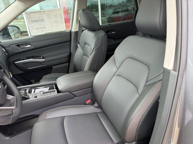 New 2026 Nissan Pathfinder SL image 9