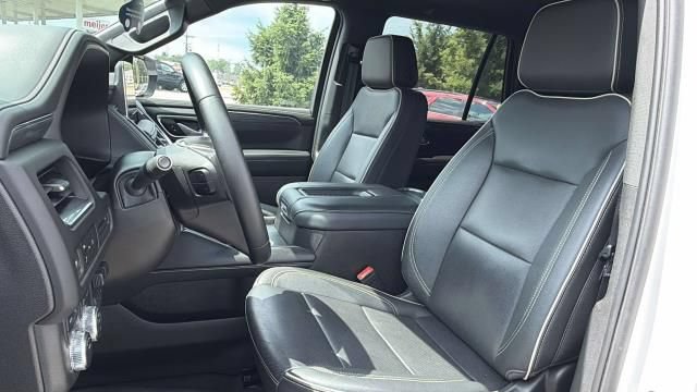 Certified 2024 GMC Yukon SLT w/ Max Trailering Package AWD/4WD image 7