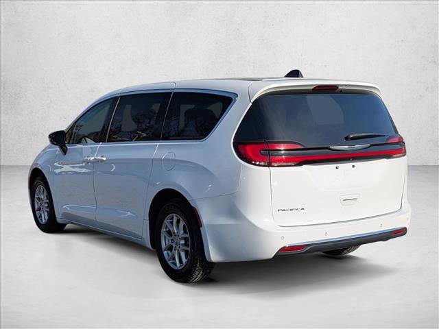 Used 2024 Chrysler Pacifica Touring-L FWD image 8