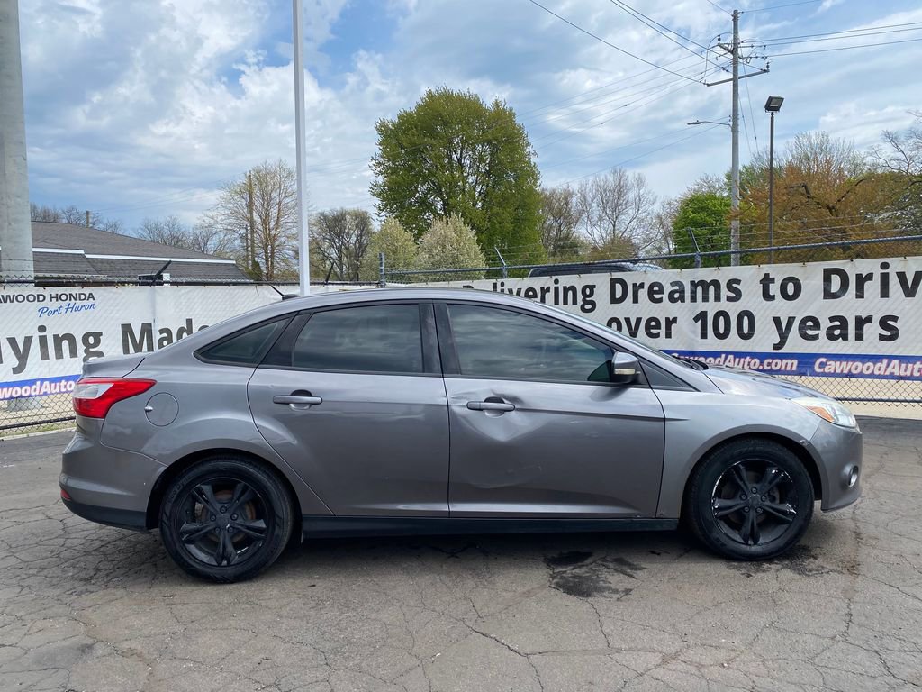 Used 2014 Ford Focus SE FWD image 2