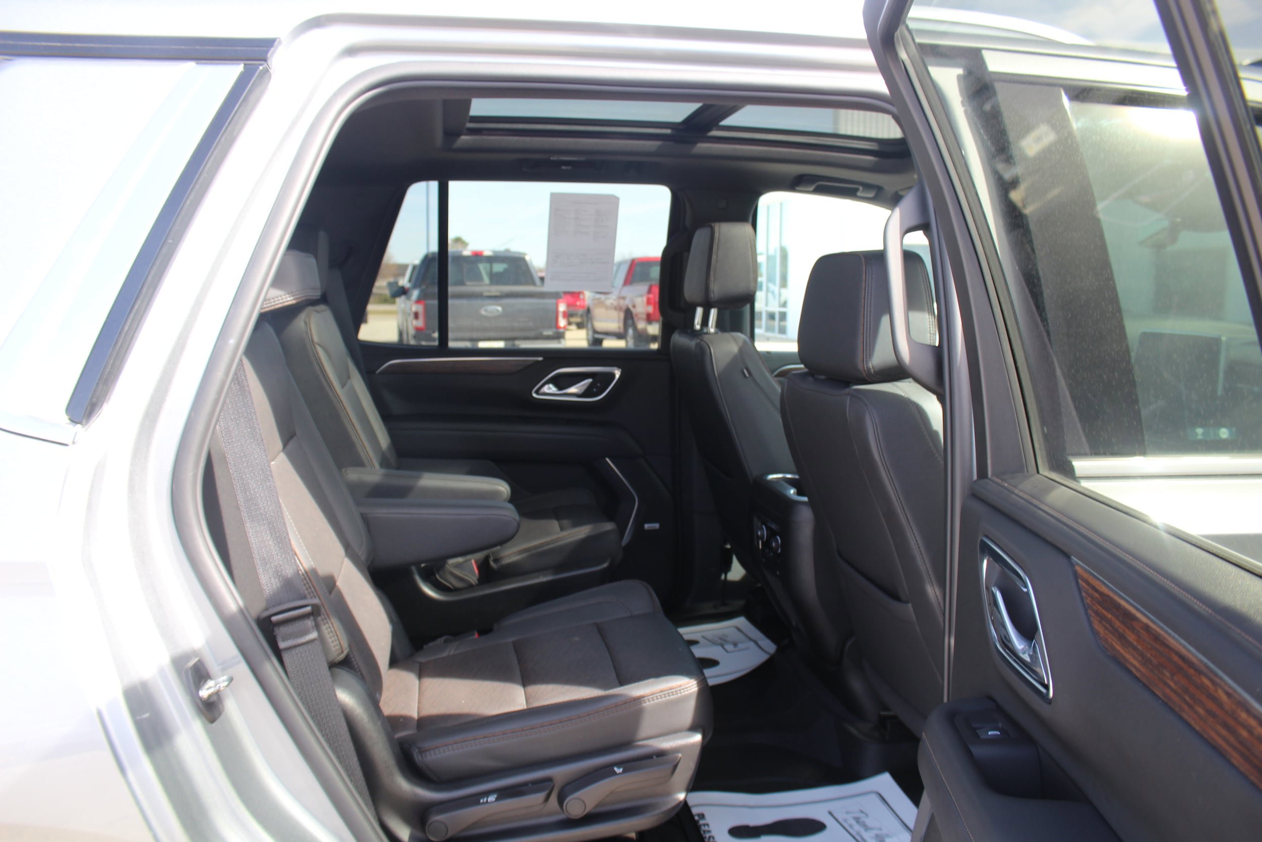 Used 2024 Chevrolet Tahoe High Country AWD/4WD image 19