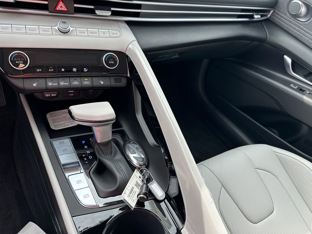 New 2026 Hyundai Elantra Limited image 30