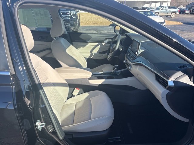 Used 2025 Nissan Altima 2.5 SV image 17