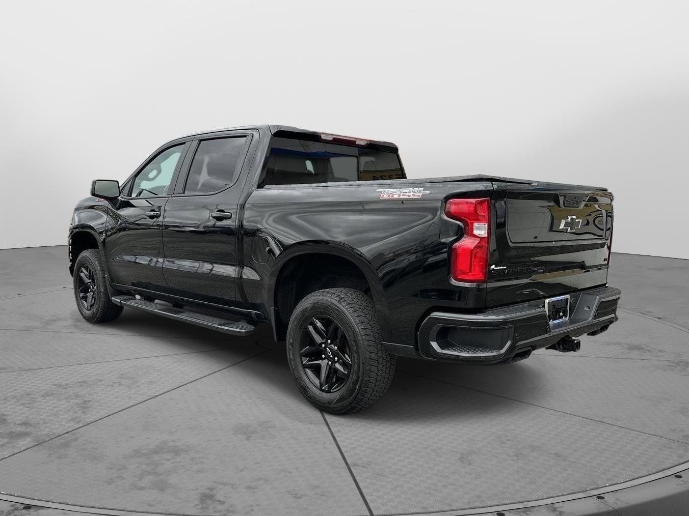 Used 2021 Chevrolet Silverado 1500 LT Trail Boss w/ LT Trail Boss Premium Package image 3