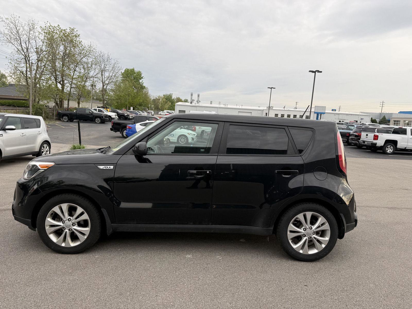 Used 2016 Kia Soul + FWD image 6