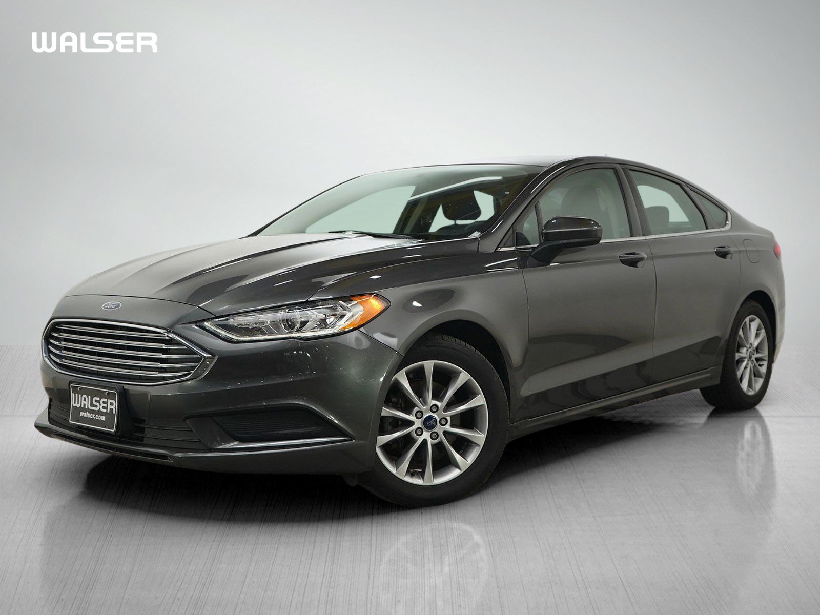 Used 2017 Ford Fusion SE w/ Fusion SE Technology Package FWD image 1