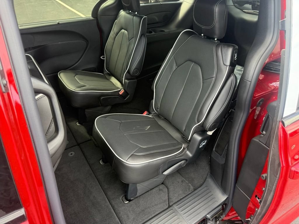 New 2027 Chrysler Pacifica Limited AWD/4WD image 31