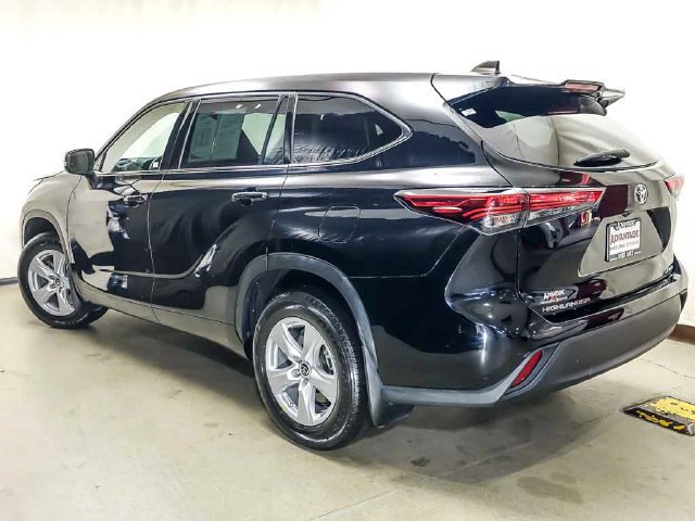 Used 2022 Toyota Highlander LE AWD/4WD image 5
