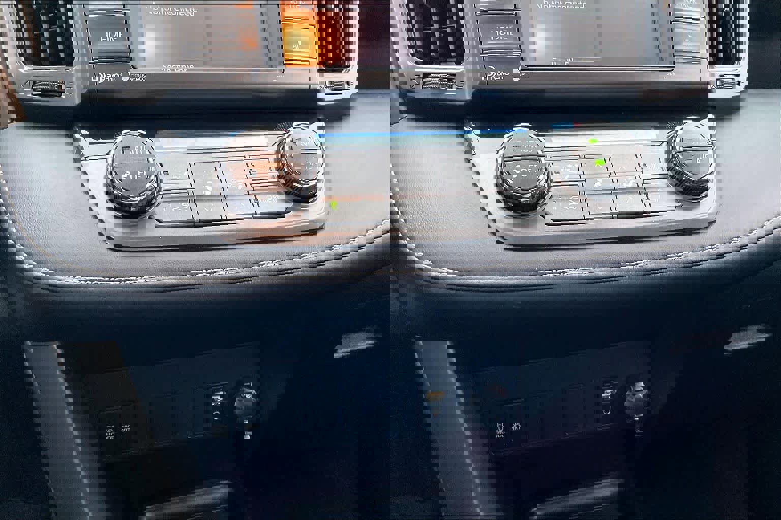 Used 2014 Toyota RAV4 XLE image 32