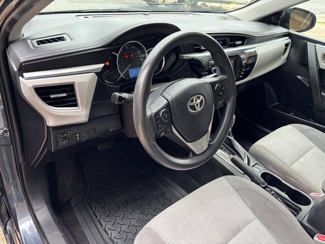 Used 2015 Toyota Corolla LE FWD image 15