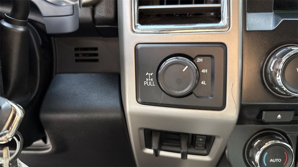 Used 2017 Ford F350 Lariat w/ Chrome Package image 58
