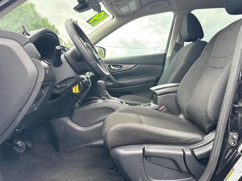 Used 2019 Nissan Rogue S w/ Special Edition Package FWD image 12