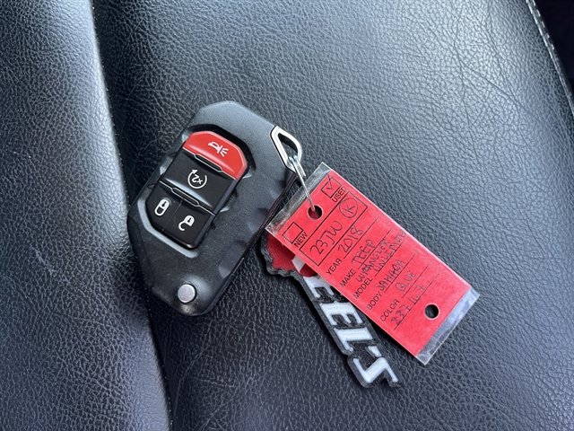 Used 2018 Jeep Wrangler Unlimited Sahara AWD/4WD image 35