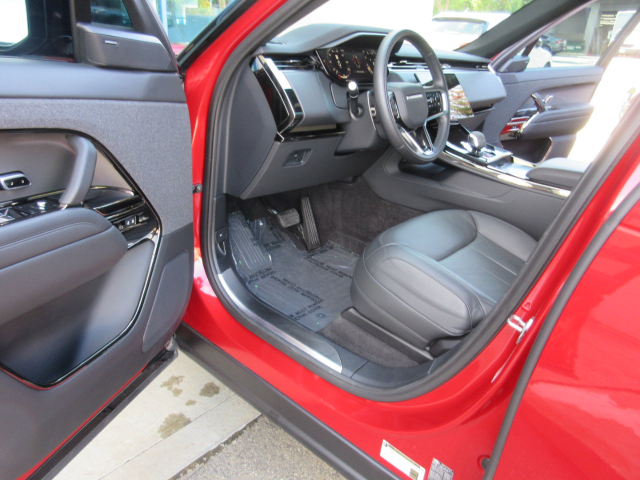 Used 2024 Land Rover Range Rover Sport SE image 8