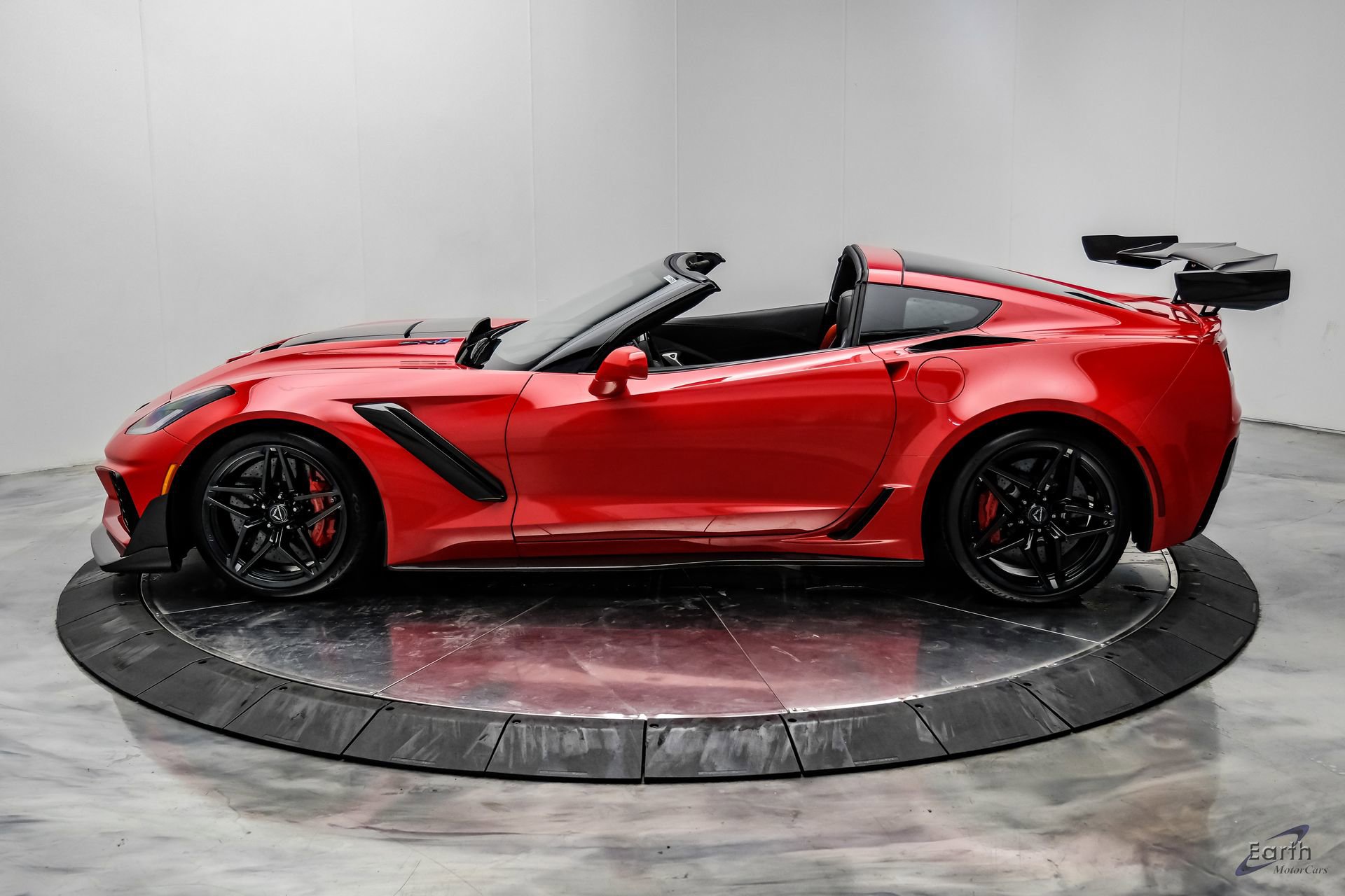 Used 2019 Chevrolet Corvette ZR1 RWD image 9