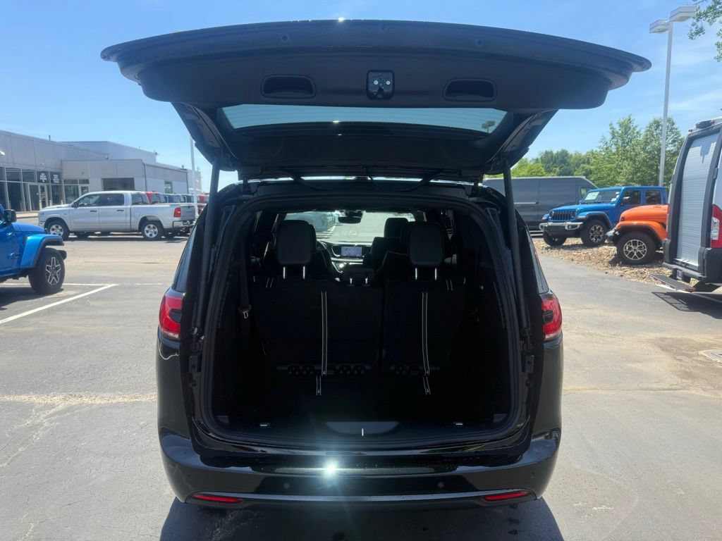New 2027 Chrysler Pacifica Limited w/ Family Tech Group FWD image 48
