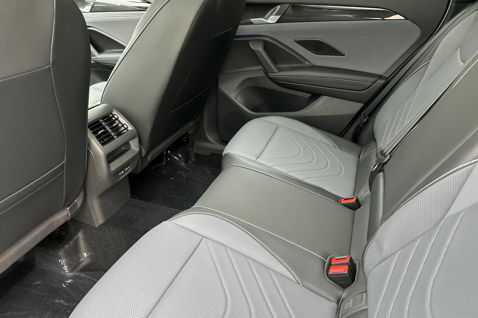 New 2026 Volkswagen Tiguan SE R-Line image 12