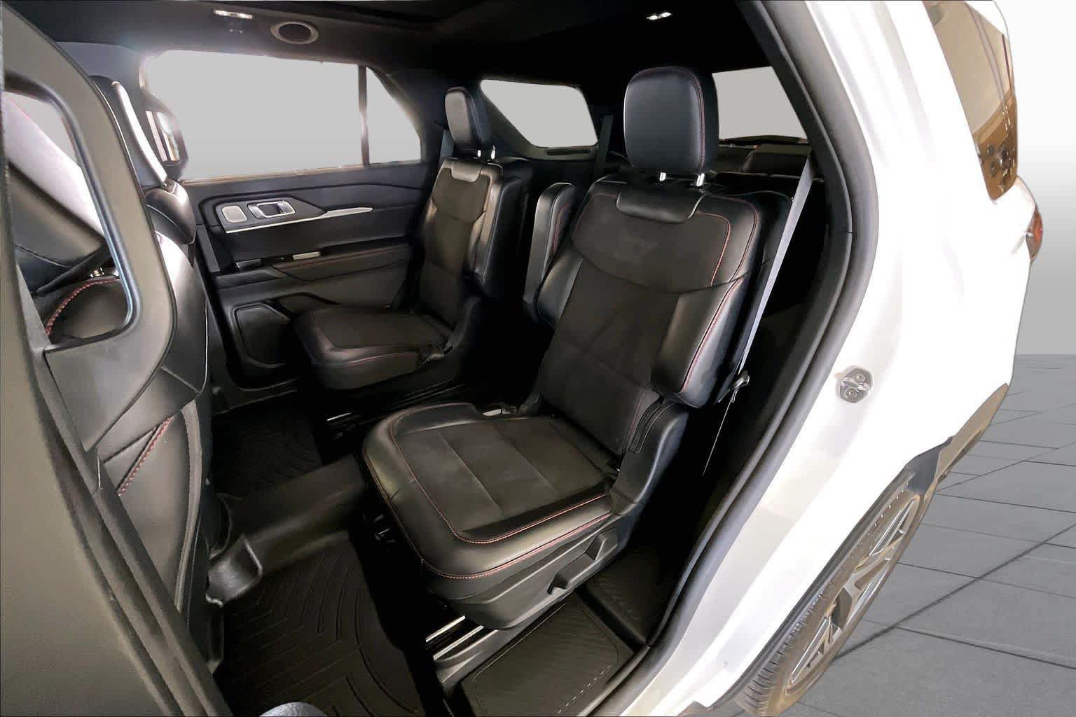 Used 2025 Ford Explorer ST AWD/4WD image 19